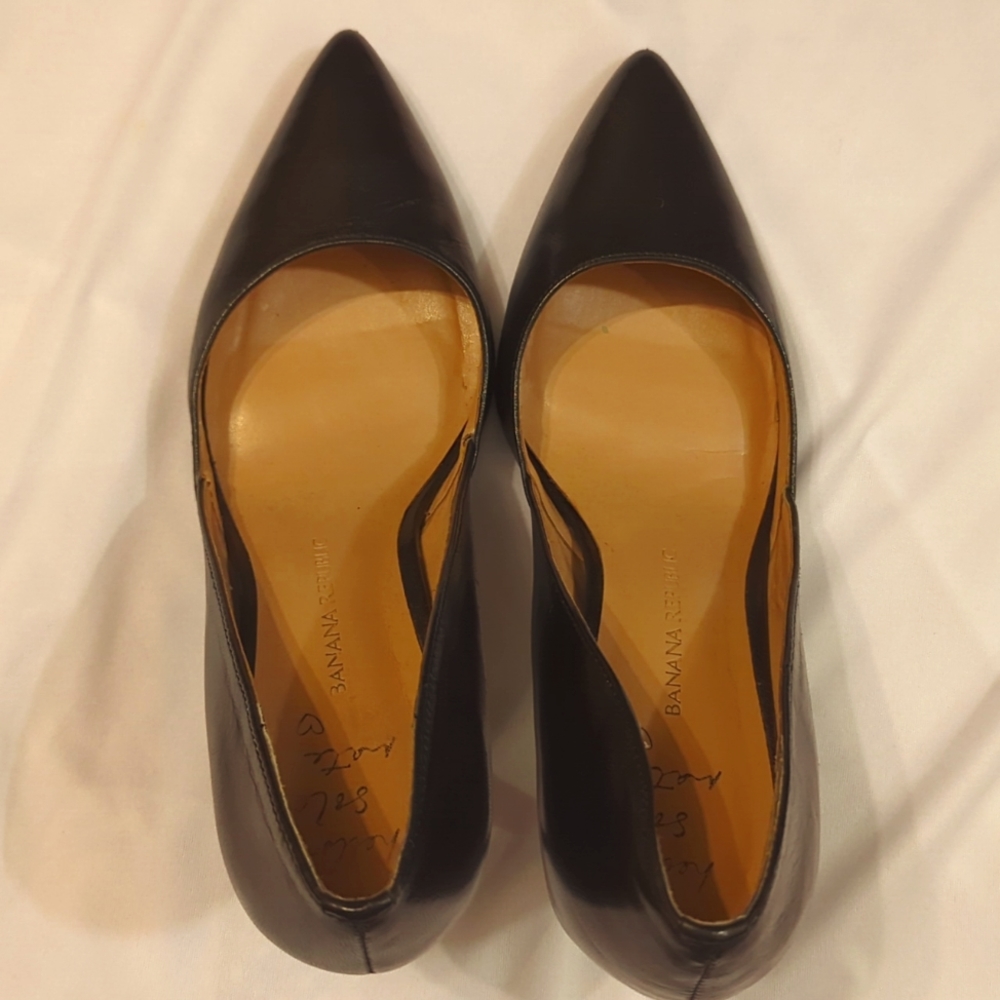 Banana Republic black pumps, good condition size 10